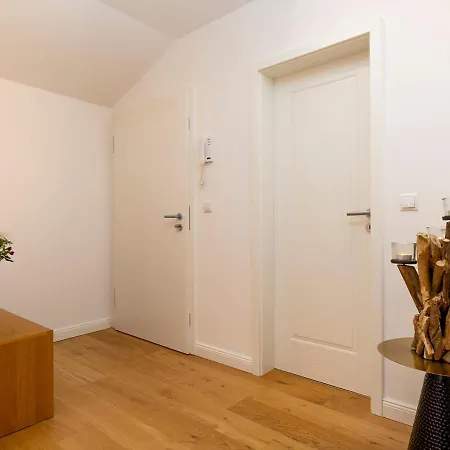 Fabiola In Strandnaehe