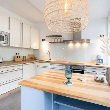 Fabiola In Strandnaehe