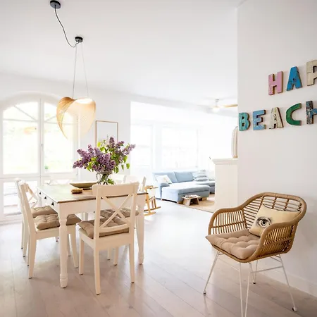 Fabiola In Strandnaehe